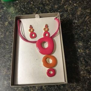 Women’s necklace and earring set